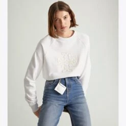French Terry Raglan Logo Crewneck -Tory Burch Sales 2024 French20Terry20Raglan20Logo20Crewneck.TB On Model Editorial 20221214 EOMS 004.pdp 1200x1200 1